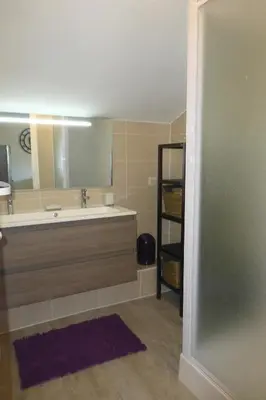 Salle de bains dans l'établissement Léon