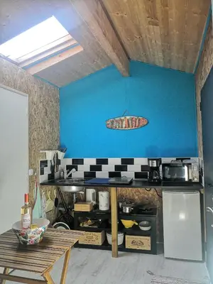 Cuisine ou kitchenette dans l'établissement Entre terre et mer