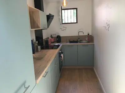 Cuisine ou kitchenette dans l'établissement appartement T2 proche du golf et de la plage