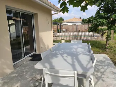 Plan de l'établissement 2 Maisons de 3 et 2 chambres avec grande piscine commune