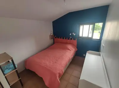 Un ou plusieurs lits dans un hébergement de l'établissement 2 Maisons de 3 et 2 chambres avec grande piscine commune