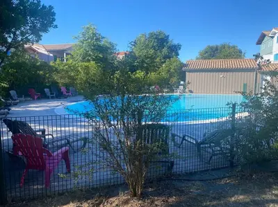 Piscine de l'établissement residence les rives marines bassin d arcachon ou située à proximité
