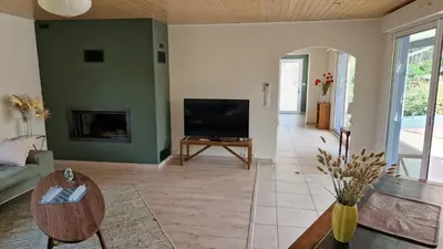Télévision ou salle de divertissement dans l'établissement La Villa du Marensin