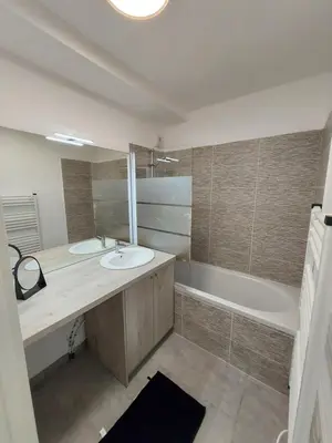 Salle de bains dans l'établissement COTE SOLEIL