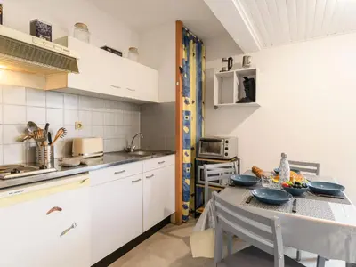 Cuisine ou kitchenette dans l'établissement Studio Galerie Casino by Interhome