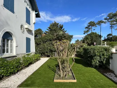 Jardin de l'établissement Villa Souleillous, basco landaise de prestige, 500m de la plage