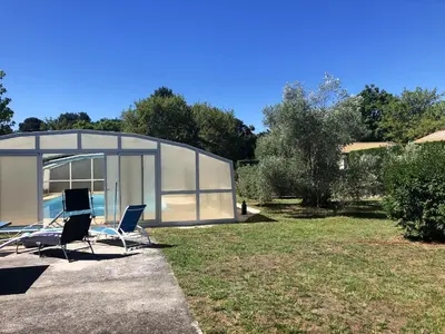 Jardin de l'établissement Maison avec Piscine à Pontenx-les-Forges