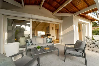 Coin salon dans l'établissement Villa Marie - Pyla sur mer superbe villa 10 personnes vue Bassin