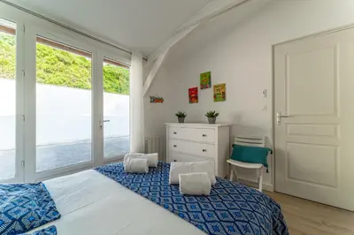 Un ou plusieurs lits dans un hébergement de l'établissement Villa Marie - Pyla sur mer superbe villa 10 personnes vue Bassin