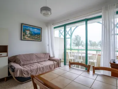 Coin salon dans l'établissement Appartement à Mimizan Plage pour 4 pers, face à l'océan, balcon, parking, ménage inclus - FR-1-50-120