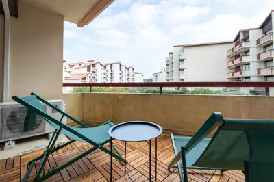 Balcon ou terrasse dans l'établissement Le Sable Doré - Piscine et parking