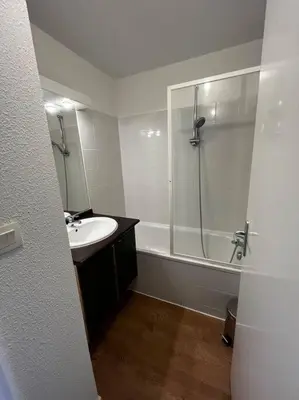 Salle de bains dans l'établissement Le Nid du Teich