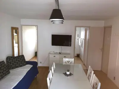 Télévision ou salle de divertissement dans l'établissement Charmante petite maison