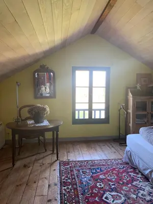 Télévision ou salle de divertissement dans l'établissement Gîte La Louisiane