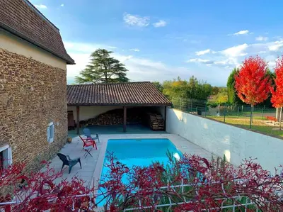 Piscine de l'établissement Charmant Studio 25 m² avec mezzanine et piscine ou située à proximité