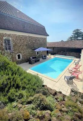 Piscine de l'établissement Charmant Studio 25 m² avec mezzanine et piscine ou située à proximité