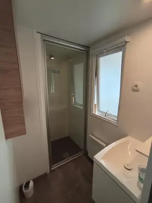 Salle de bains dans l'établissement les Dunes de Contis
