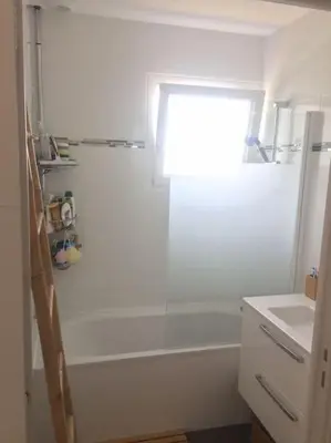Salle de bains dans l'établissement Maison, piscine centreville Gujan-Mestras 4 hôtes