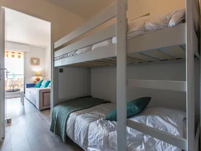Un ou plusieurs lits dans un hébergement de l'établissement Apartment Les Terrasses Notre Dame du Port-8 by Interhome