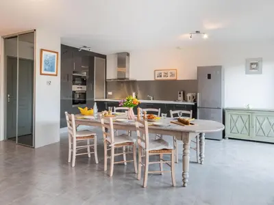 Cuisine ou kitchenette dans l'établissement Apartment grand courlis by Interhome