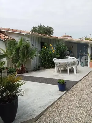 Jardin de l'établissement Charmante maisonnette