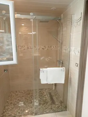 Salle de bains dans l'établissement Charmante maisonnette