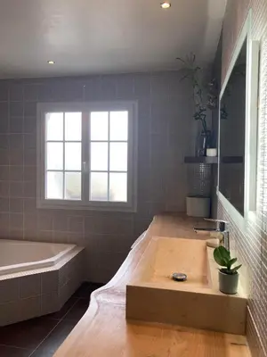 Salle de bains dans l'établissement La Kasa Poza