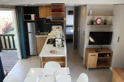 Cuisine ou kitchenette dans l'établissement La Réserve 4 étoiles emplacement 844 3CH 2SDB 6 personnes