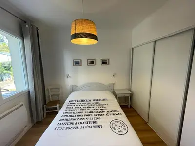 Un ou plusieurs lits dans un hébergement de l'établissement Villa rénovée à Capbreton: 8 pers, grand jardin, proche plage et commodités - FR-1-413-226