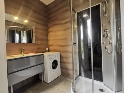 Salle de bains dans l'établissement MAISON PISCINE PRIVEE 4a5 PERS9 & 11 KMs DES PLAGES OCEANES ET DU LAC