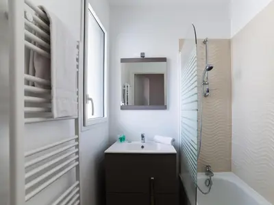 Salle de bains dans l'établissement Apartment in Biscarrosse by the Beach