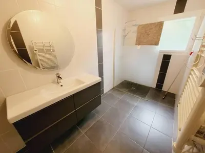 Salle de bains dans l'établissement La Belle des bois