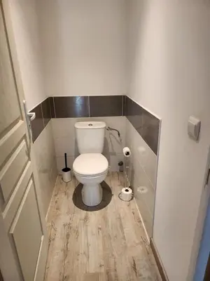 Salle de bains dans l'établissement Chalet au cœur des Landes