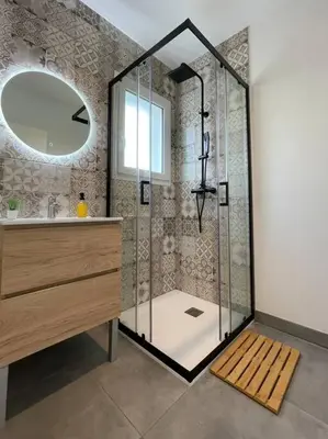 Salle de bains dans l'établissement Maison neuve à 25mn de l'Océan