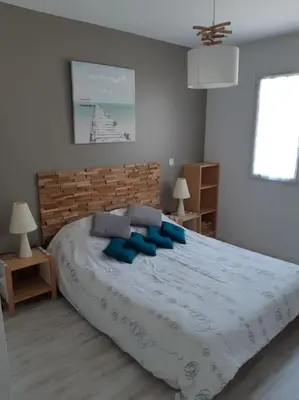 Un ou plusieurs lits dans un hébergement de l'établissement Jolie maison moderne et sereine à Labenne