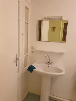 Salle de bains dans l'établissement Auberge des Arènes