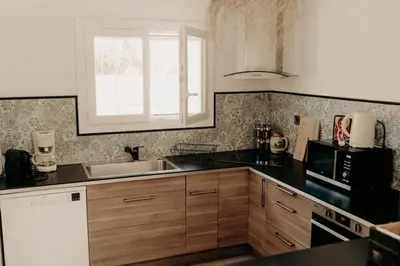 Cuisine ou kitchenette dans l'établissement !Villa 4*MiMiZaN/Piscine chauffée/Wifi/Plage à 5mn/Clim