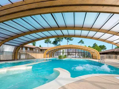 Piscine de l'établissement Holiday Home Les Cottages du Lac M4 Privilège by Interhome ou située à proximité