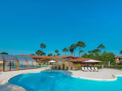 Piscine de l'établissement Apartment Les Cottages du Lac T3 Privilège by Interhome ou située à proximité