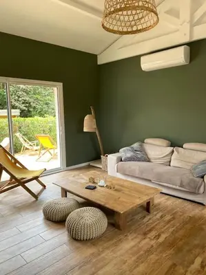 Coin salon dans l'établissement Maison cocooning proche plages