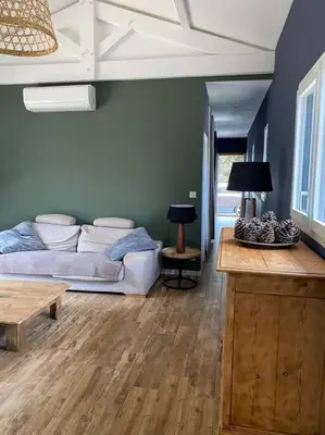 Coin salon dans l'établissement Maison cocooning proche plages