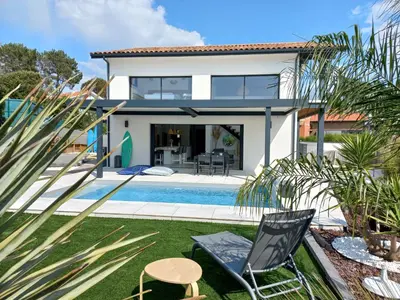 Piscine de l'établissement VILLA Grain De Sable PROCHE PLAGE, GOLF AVEC PISCINE ou située à proximité