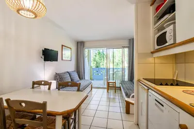 Cuisine ou kitchenette dans l'établissement Village Moliets - maeva Home - Appartement 2 Pièces 5 Personnes Confort MAE-4322