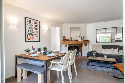 Coin salon dans l'établissement Le Petit Moulleau - Appt dans villa classée à 50m de la plage