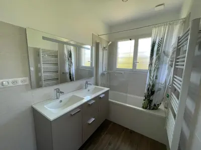 Salle de bains dans l'établissement La chalossaise
