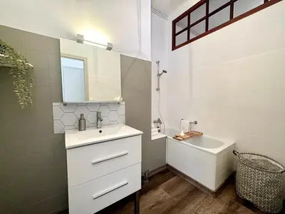 Salle de bains dans l'établissement LE WLÉRICK LUMINEUX - Spacieux - Hyper Centre