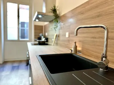 Cuisine ou kitchenette dans l'établissement LE WLÉRICK LUMINEUX - Spacieux - Hyper Centre