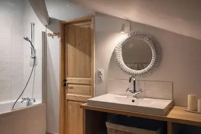 Salle de bains dans l'établissement La Landaise - Les Maisons Huraia