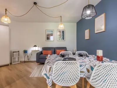 Coin salon dans l'établissement Apartment Ermitage-5 by Interhome