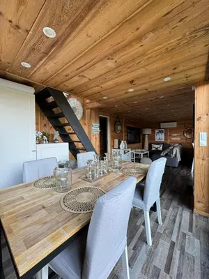 Plan de l'établissement Chalet et Jaccuzy sur la plage